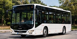 Kleinbus mit Anhänger